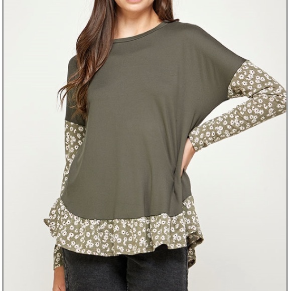 🐞🐞🐞Olive green and floral layered look tunic top - Picture 2 of 5